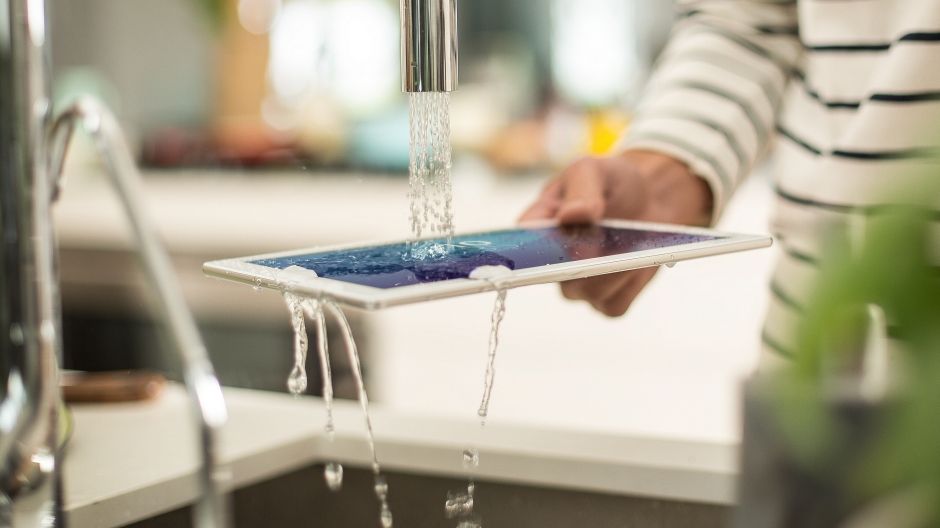 xperia-z4-tablet-just-rinse-it-off